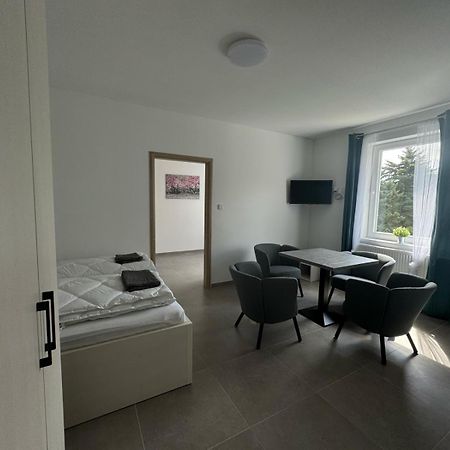 Chaty A Apartmany Hracholusky Kemp Kosatka Pnovany Exterior photo