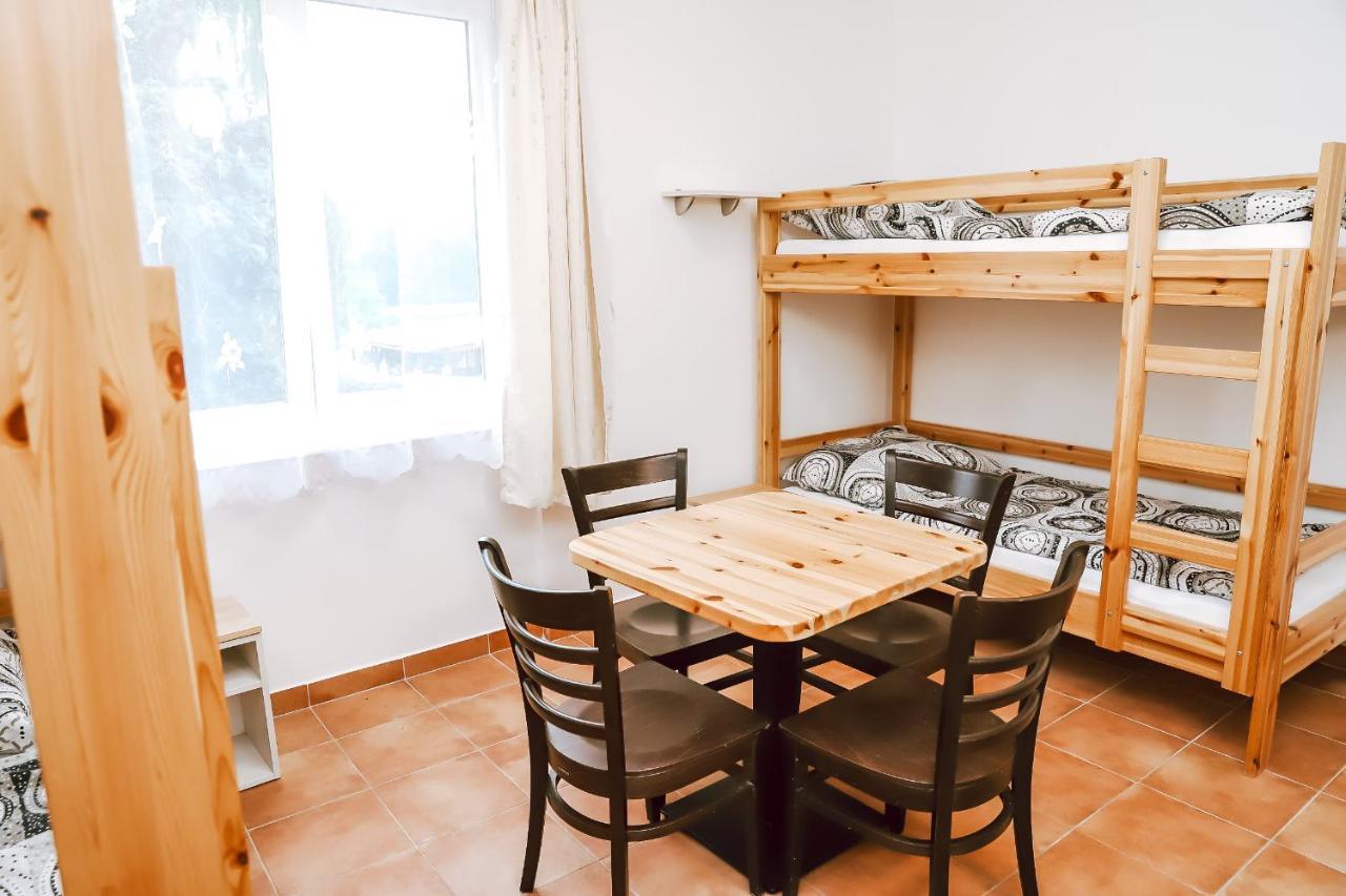 Chaty A Apartmany Hracholusky Kemp Kosatka Pnovany Exterior photo