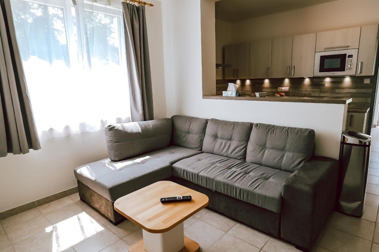Chaty A Apartmany Hracholusky Kemp Kosatka Pnovany Exterior photo