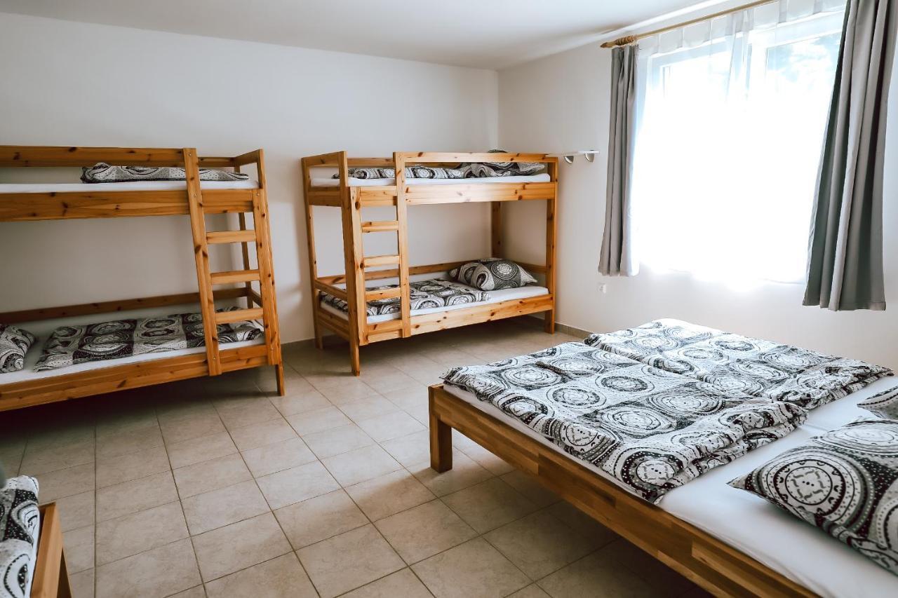 Chaty A Apartmany Hracholusky Kemp Kosatka Pnovany Exterior photo