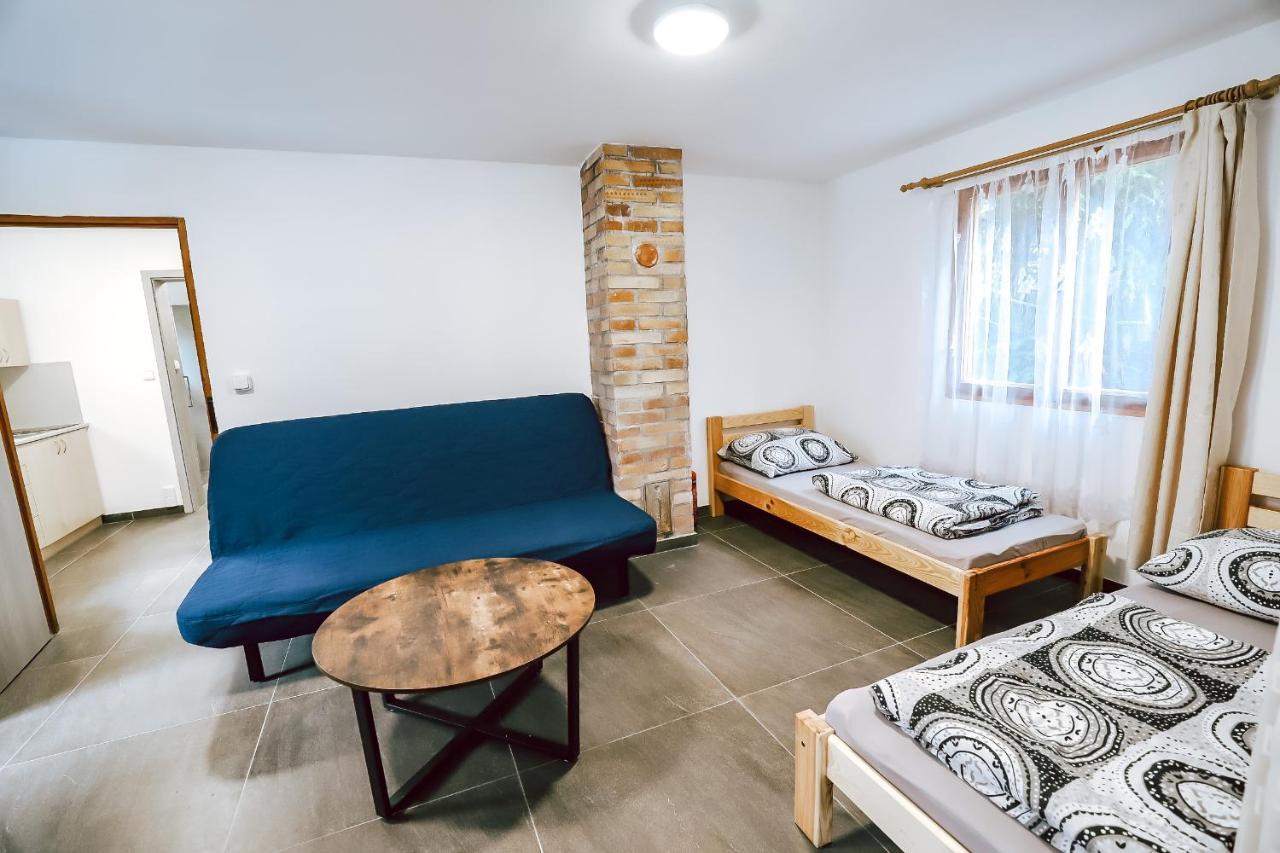 Chaty A Apartmany Hracholusky Kemp Kosatka Pnovany Exterior photo