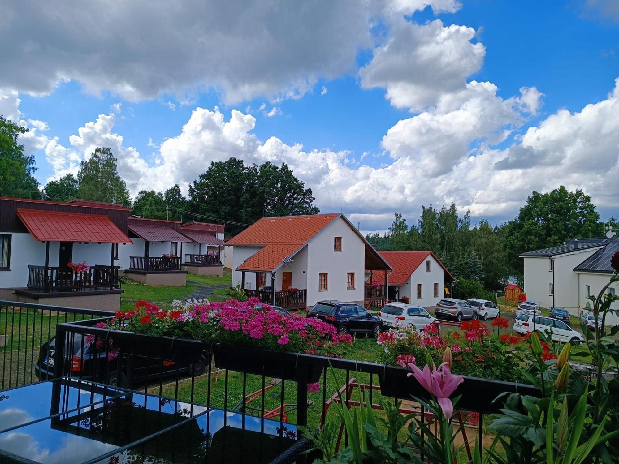 Chaty A Apartmany Hracholusky Kemp Kosatka Pnovany Exterior photo